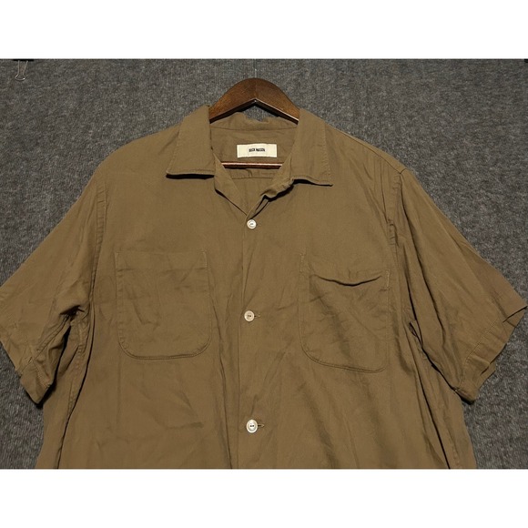 Buck Mason Other - Buck mason camp shirt mens short sleeve Large pockets tan cotton rayon blend